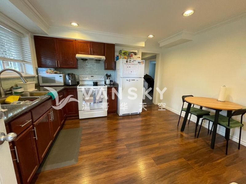 250804205711_Basement Kitchen.jpeg